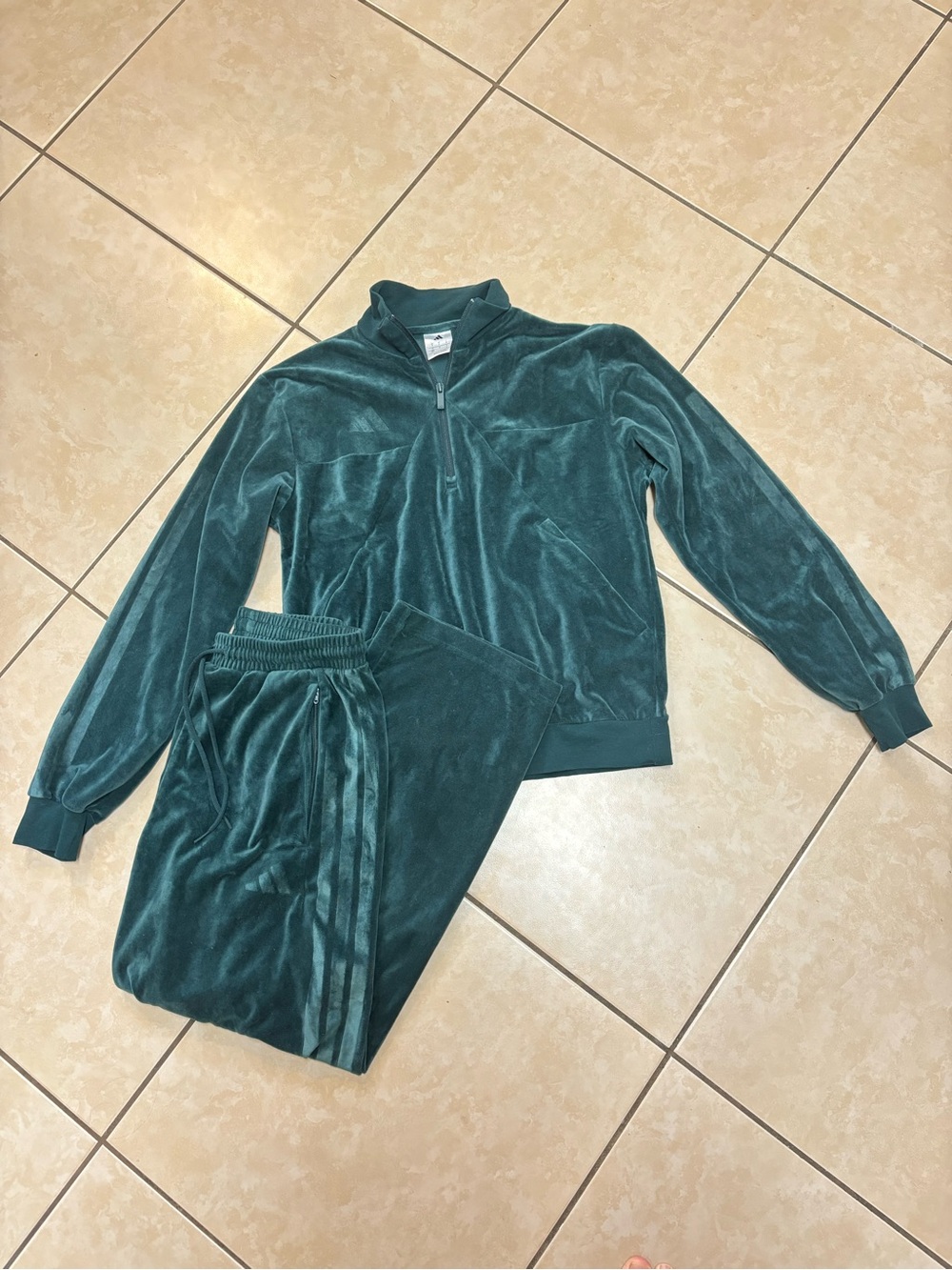 Adidas matching velour tracksuit size S in Aurora Ivy